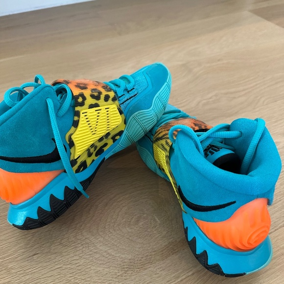 Nike Kyrie 6 Oracle Kids Size 4